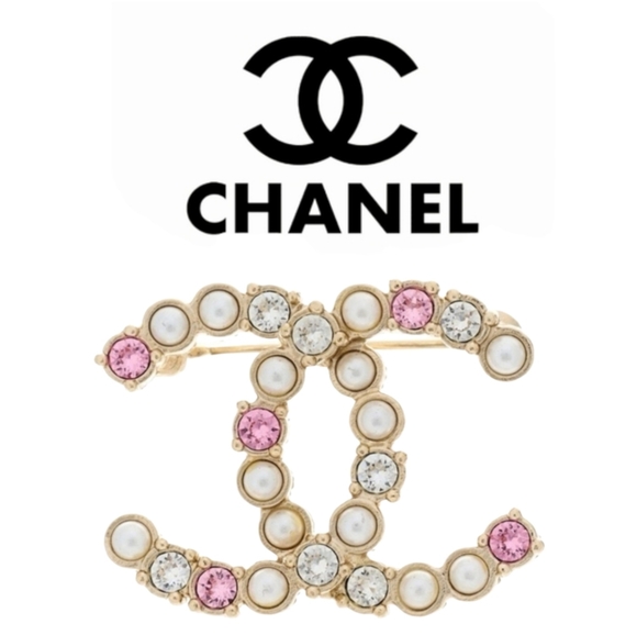 CHANEL Jewelry - Like New! Authentic CHANEL CC Pearl Crystal Embellished Brooch PINK